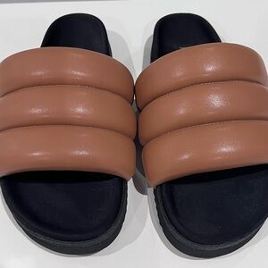 ROAM- Puffy Sandals Cognac Vegan Leather.Size 9. Worn once, excellent condition.
